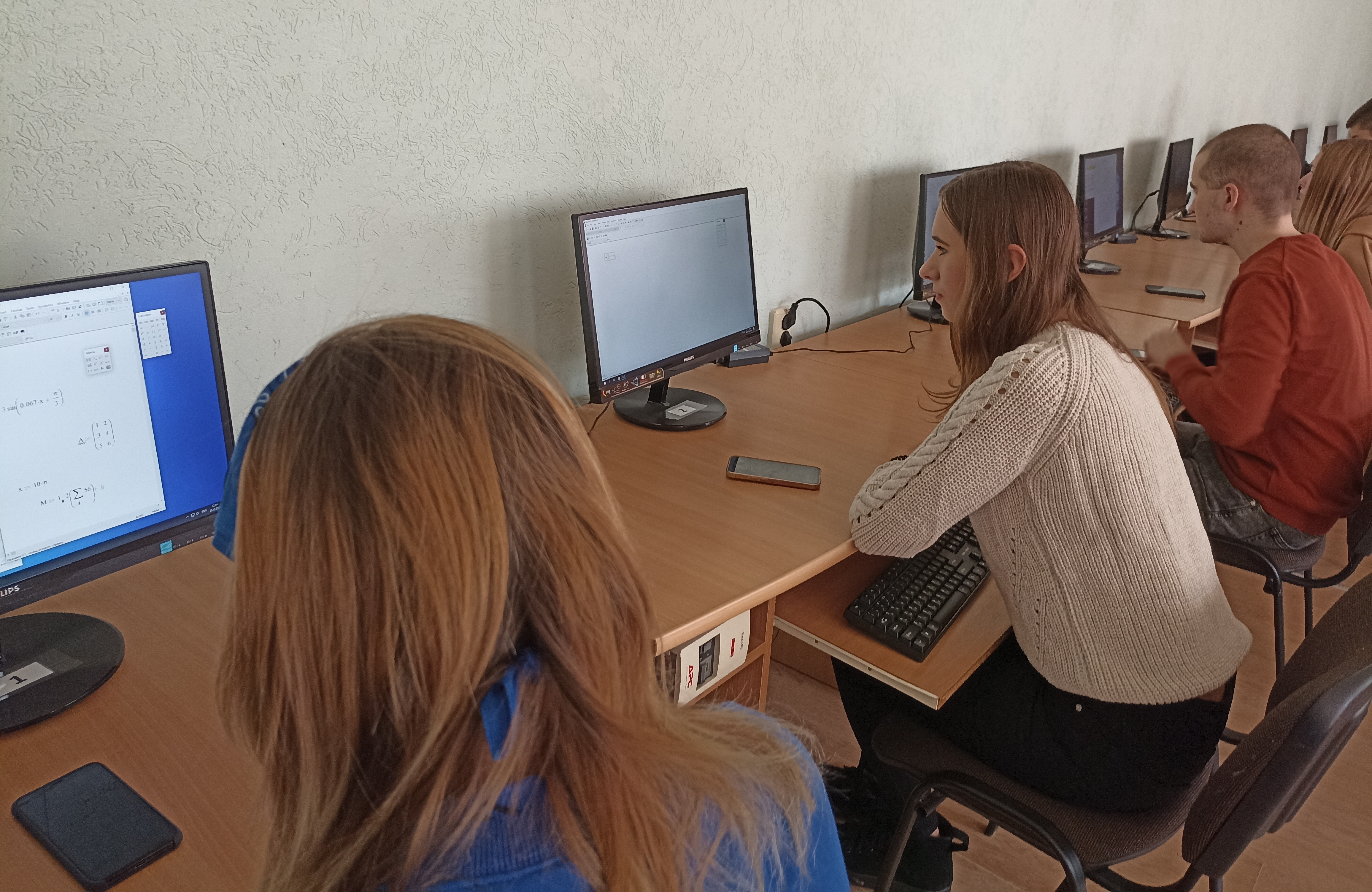 Робота магістрів на парі Компютерне моделювання з використанням пакету Maple. Пару веде доцент кафедри інформатики та методики її навчання Грод І.М.